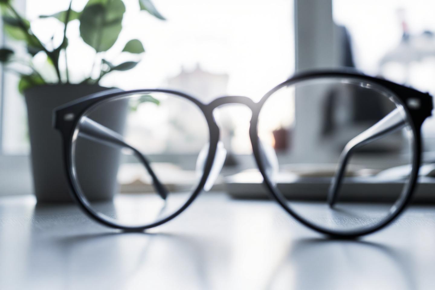 Lunettes sténopéiques à trous pour la relaxation et le soin des yeux